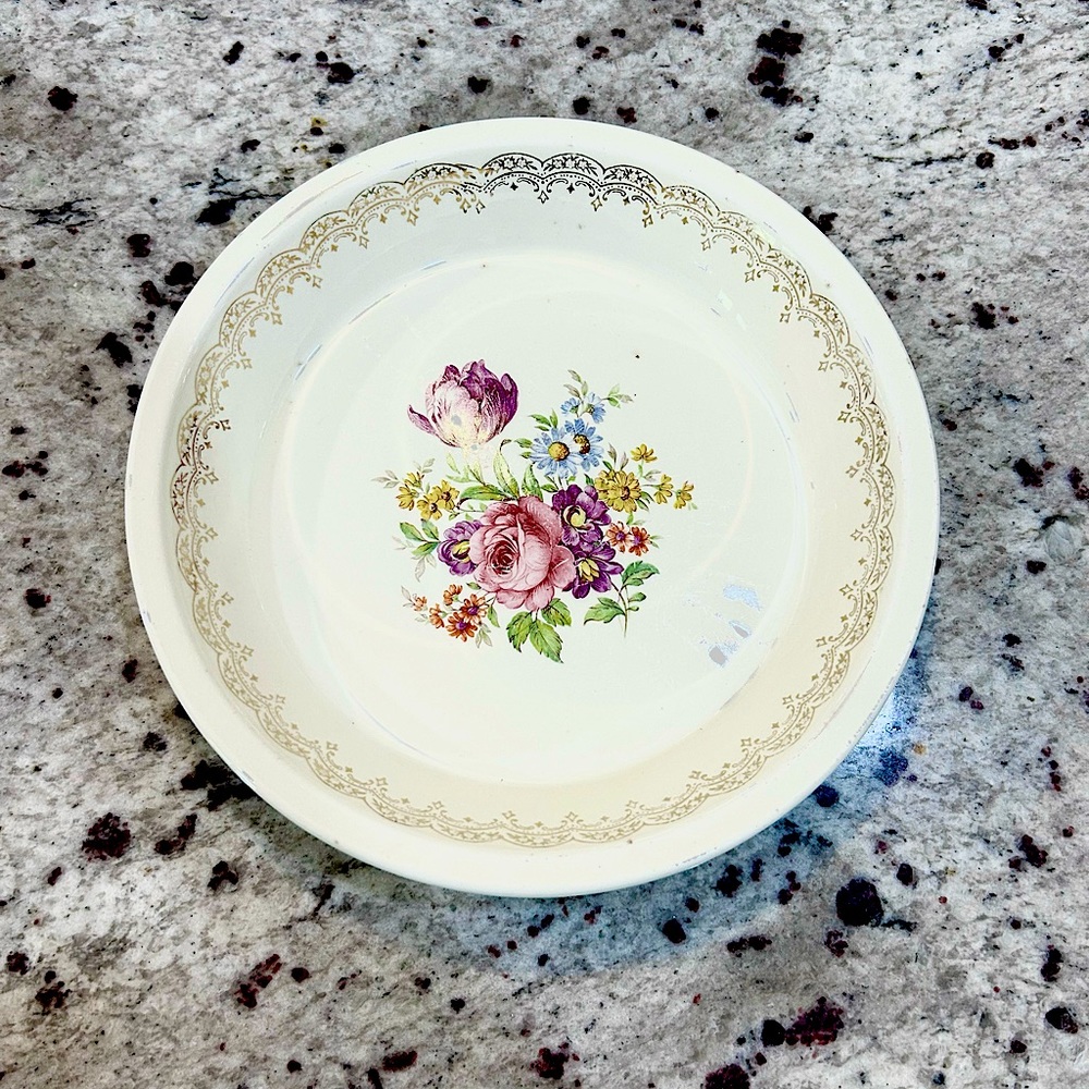 Vintage Deep Dish Pie Plate 22 Karat Gold Flowers Gold Trim Made in America